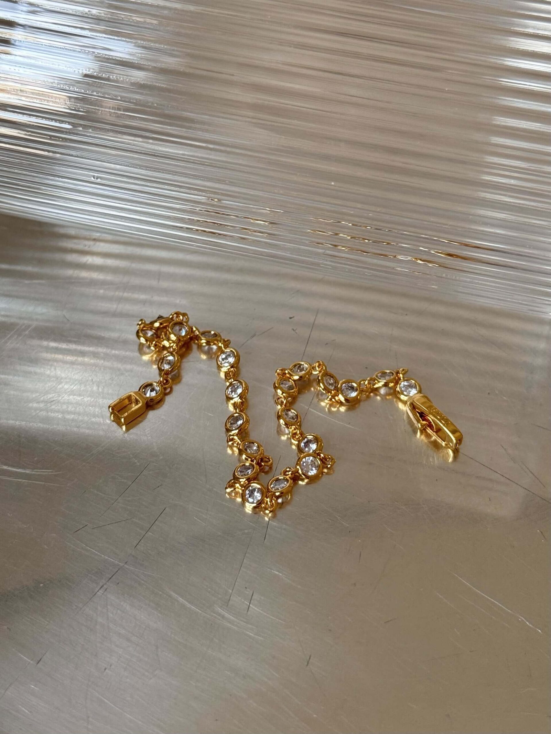 luminousbraceletgold_86d904ff-67cc-4030-8a71-07f04720051d.webp