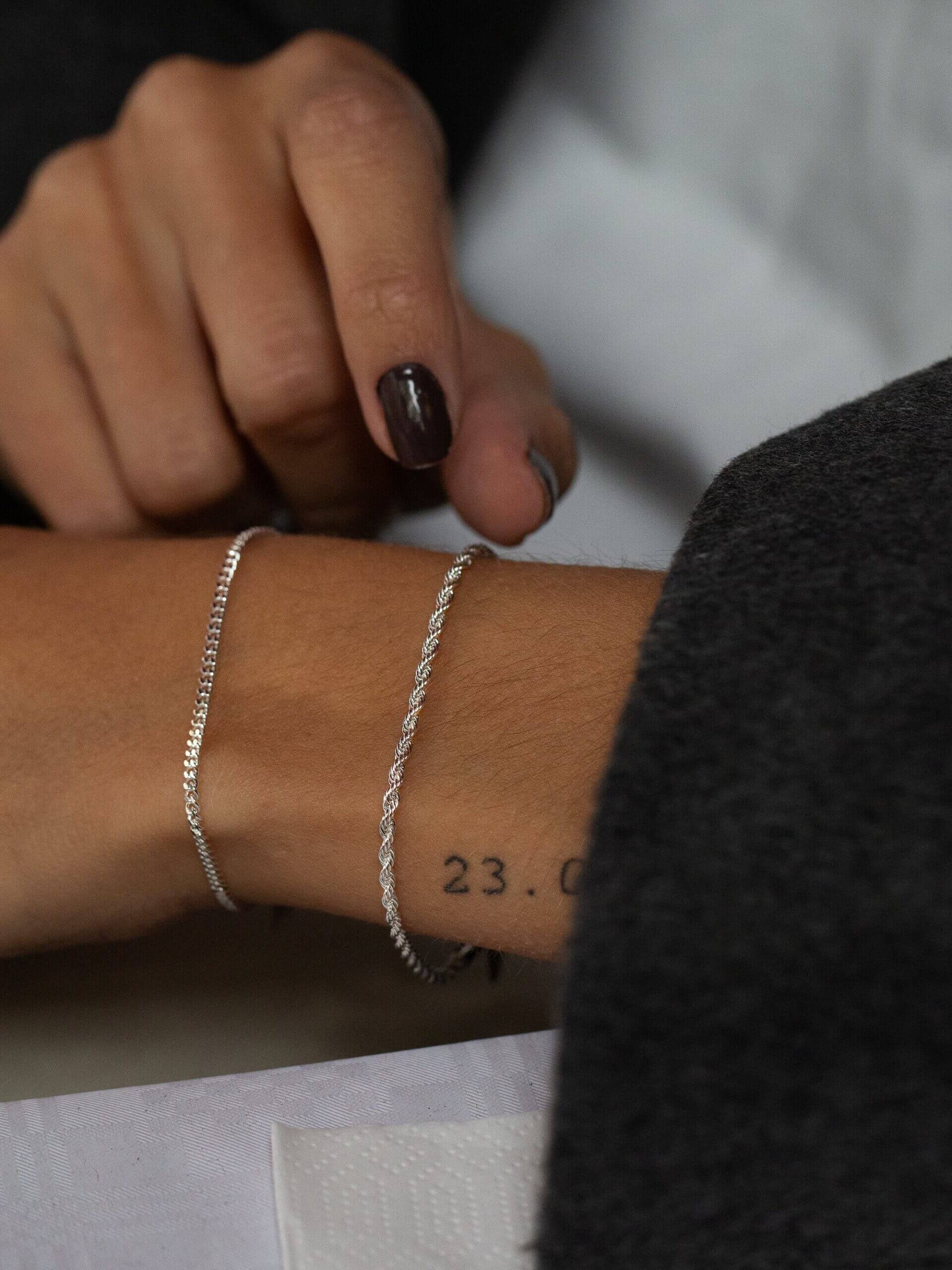 ropechainbraceletthincurbchainsilver-scaled